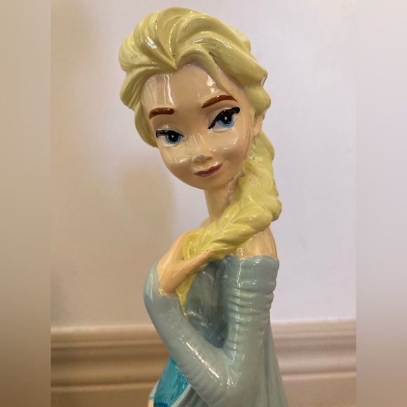 Frozen Elsa Garden/Christmas Figurine Statue - Picture 3 of 4